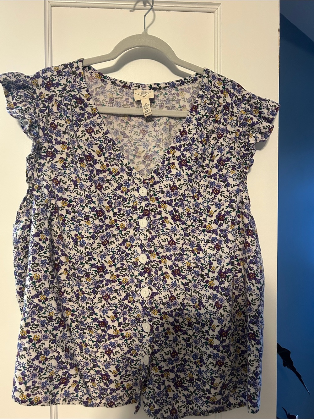 St. John's Bay White Floral Button-Front V-Neck Blouse